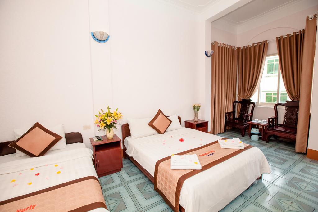 Halong Party Hostel Ha Long Exterior photo
