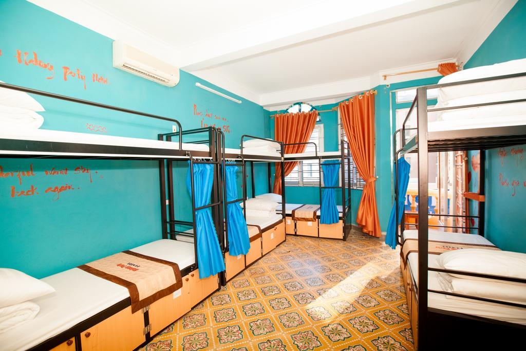 Halong Party Hostel Ha Long Exterior photo